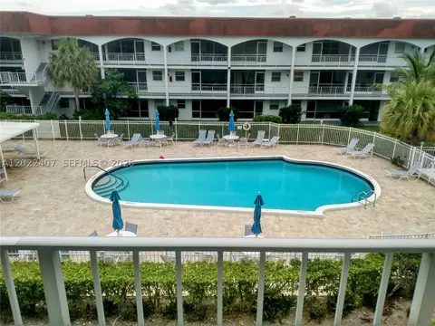 581 Blue Heron Dr #315-B, Hallandale Beach, FL 33009