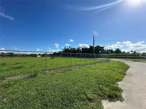 19690 SW 206th St, Miami, FL 33187