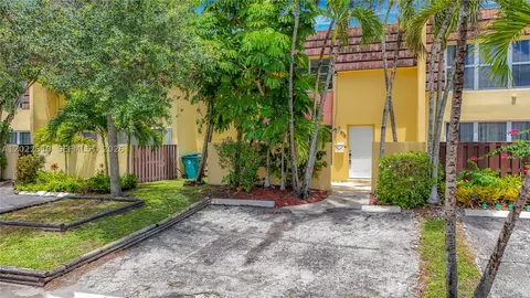 3702 SW 60th Ter #31, Davie, FL 33314