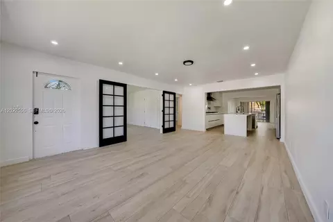 716 SW 5th Ave, Hallandale Beach, FL 33009
