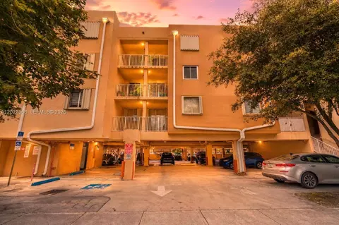 814 NW 36th Ave #302, Miami, FL 33125