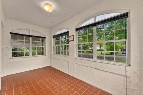 Exterior - 644 Navarre Ave, Coral Gables, FL 33134 photo 4 of 10