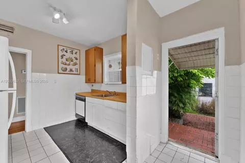 Entry Way - 644 Navarre Ave, Coral Gables, FL 33134 photo 1 of 1