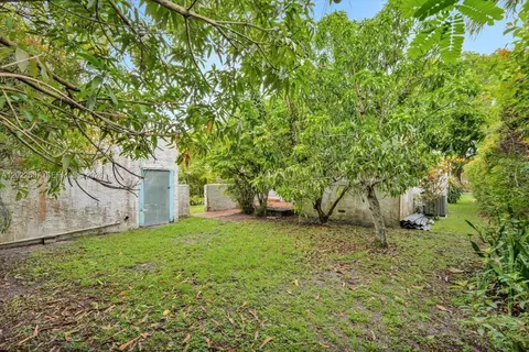Exterior - 644 Navarre Ave, Coral Gables, FL 33134 photo 9 of 10