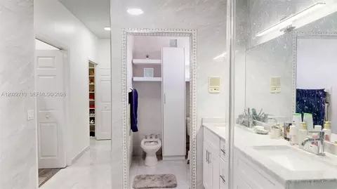 Bath - 357 W 44th St, Hialeah, FL 33012 photo 6 of 7