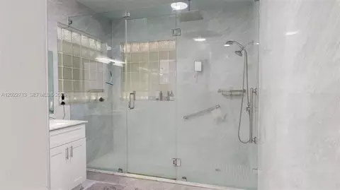 Bath - 357 W 44th St, Hialeah, FL 33012 photo 5 of 7
