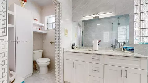 Bath - 357 W 44th St, Hialeah, FL 33012 photo 3 of 7