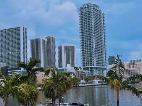 200 Leslie Dr #324, Hallandale Beach, FL 33009