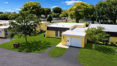 View/Area - 7332 Bay Hill Dr, Hialeah, FL 33015 photo 3 of 5