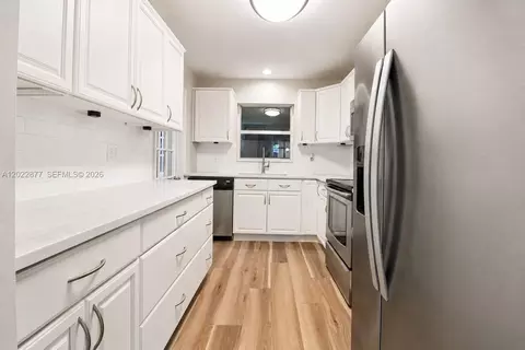 Kitchen - 7332 Bay Hill Dr, Hialeah, FL 33015 photo 3 of 3