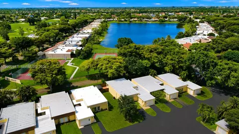 View/Area - 7332 Bay Hill Dr, Hialeah, FL 33015 photo 4 of 5