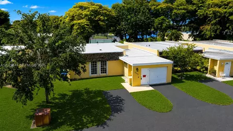 View/Area - 7332 Bay Hill Dr, Hialeah, FL 33015 photo 1 of 5