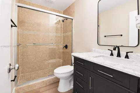 Bath - 7332 Bay Hill Dr, Hialeah, FL 33015 photo 1 of 2