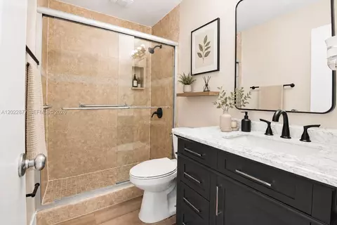 Bath - 7332 Bay Hill Dr, Hialeah, FL 33015 photo 2 of 2