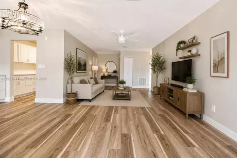 Living - 7332 Bay Hill Dr, Hialeah, FL 33015 photo 2 of 6