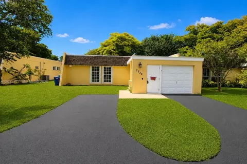 7332 Bay Hill Dr, Hialeah, FL 33015