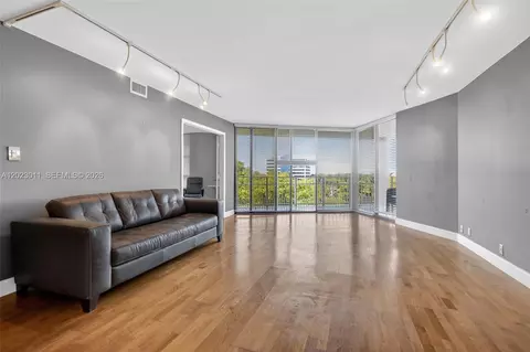 2000 Towerside Ter #709, Miami, FL 33138