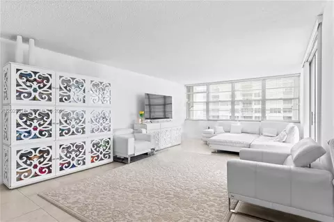 18051 Biscayne Blvd #1105, Aventura, FL 33160
