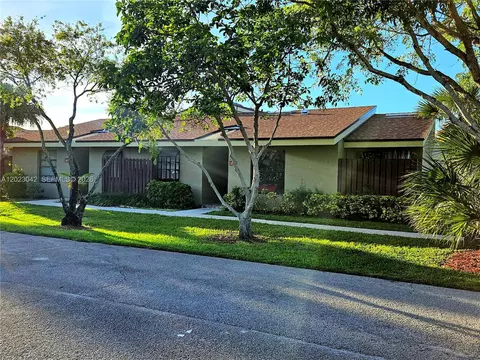 164 Meadows Dr, Boynton Beach, FL 33436