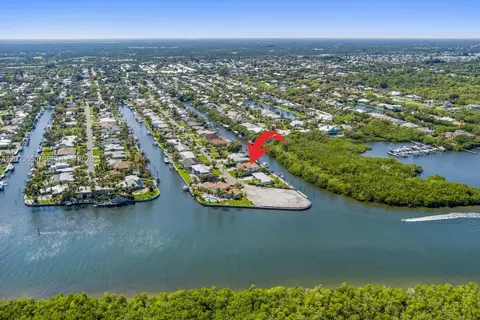 8565 SE Palm St, Hobe Sound, FL 33455