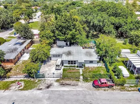 261 NW 73rd Ter, Miami, FL 33150