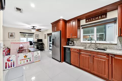 1071 W 37th St, Hialeah, FL 33012 photo 10