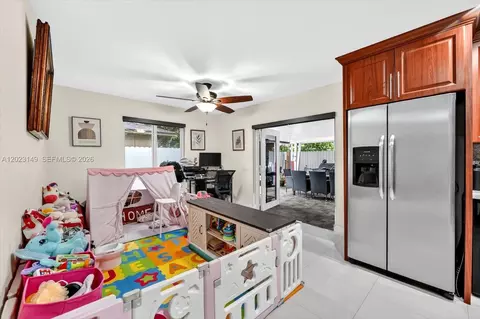 1071 W 37th St, Hialeah, FL 33012 photo 13