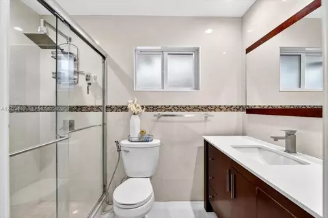 1071 W 37th St, Hialeah, FL 33012 photo 20