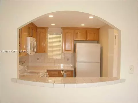 6707 N Kendall Dr #107, Pinecrest, FL 33156