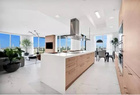17111 Biscayne Blvd #2209, North Miami Beach, FL 33160