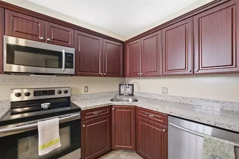 4111 Coral Tree Cir #327, Coconut Creek, FL 33073