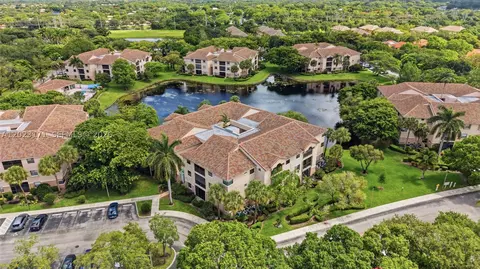4111 Coral Tree Cir #327, Coconut Creek, FL 33073