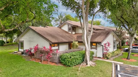 9367 SW 1st St #808, Plantation, FL 33324