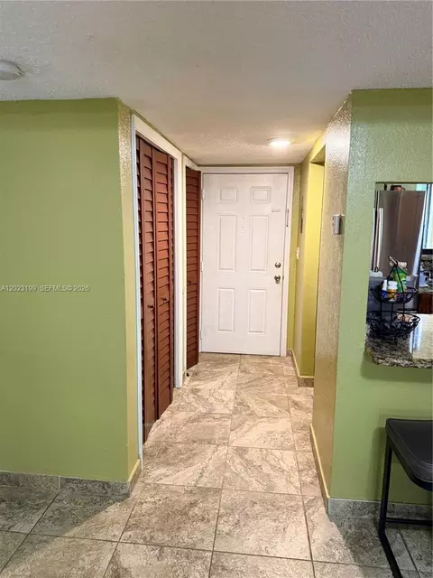191 Lakeview Dr #103, Weston, FL 33326