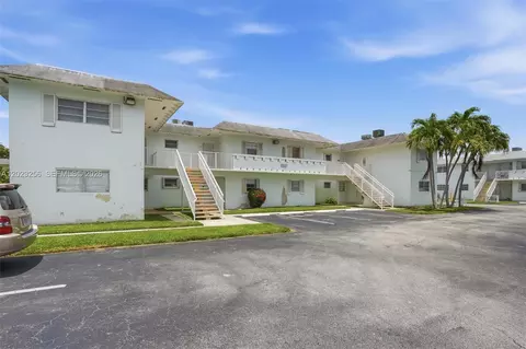 7680 SW 82nd St #H121, Miami, FL 33143