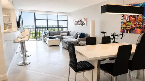 600 Parkview Dr #829, Hallandale Beach, FL 33009