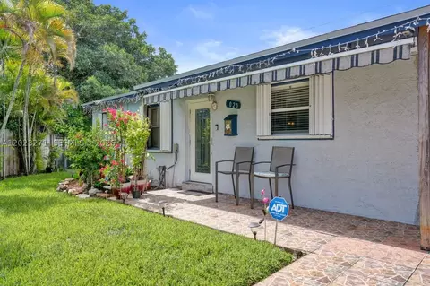 1020 NW 25th Ave, Fort Lauderdale, FL 33311
