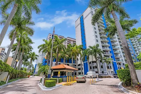 5077 NW 7th St #517, Miami, FL 33126