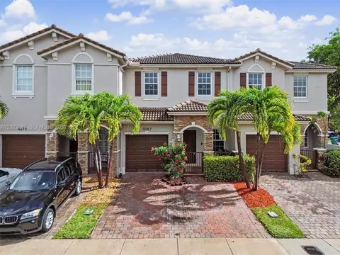 9267 SW 220th Ter, Cutler Bay, FL 33190
