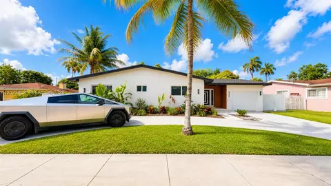 430 NE 145th St, Miami, FL 33161