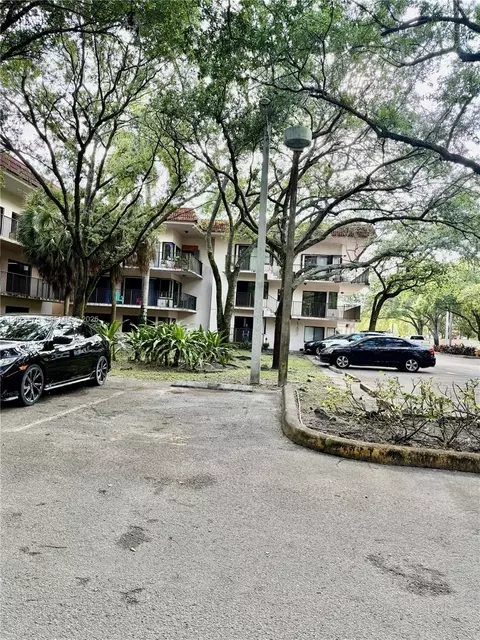4725 SW 62nd Ave #104, Davie, FL 33314