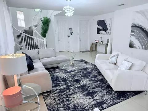 9907 NW 87th Ter, Doral, FL 33178