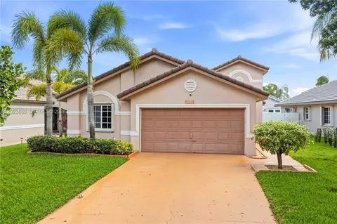 17655 SW 6th St, Pembroke Pines, FL 33029