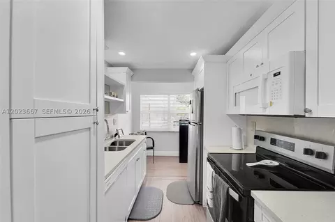 8405 NW 61st St #D207, Tamarac, FL 33321
