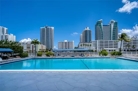 600 SW Parkview Dr #505, Hallandale Beach, FL 33009