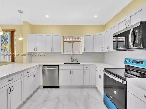 Kitchen - 2864 SW 138th Path, Miami, FL 33175 photo 3 of 3