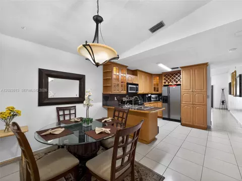 Dining - 2462 W 65th St, Hialeah, FL 33016 photo 3 of 3