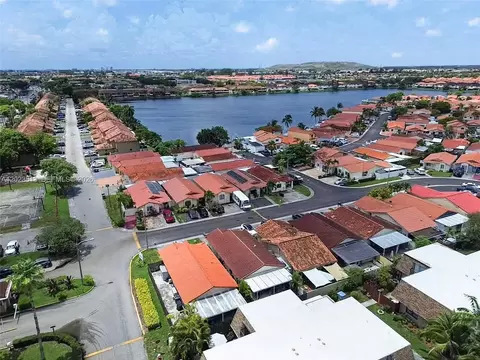 View/Area - 2462 W 65th St, Hialeah, FL 33016 photo 5 of 6