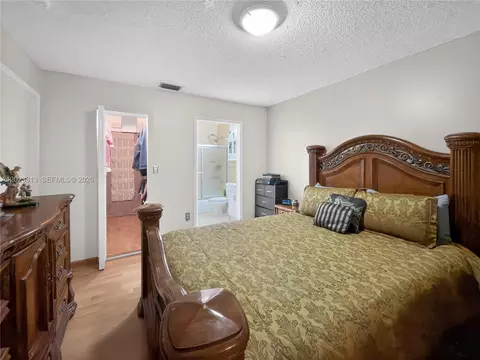 Bedroom - 2462 W 65th St, Hialeah, FL 33016 photo 3 of 5
