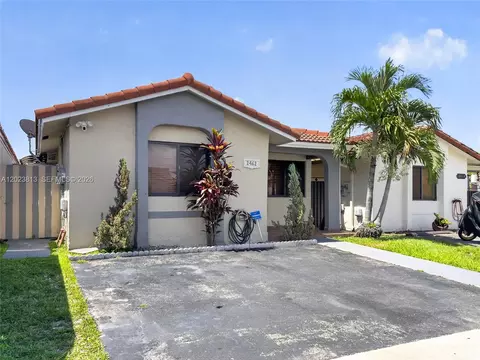2462 W 65th St, Hialeah, FL 33016